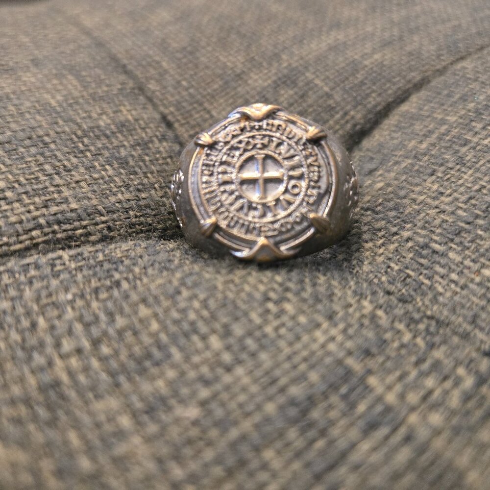 Men's Size 9 Knight in Shining Armour Two Tone Pewter Looking Very Cool Ring